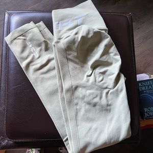 Echt arise scrunch seamless